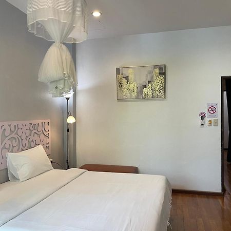 Nawaporn Place Phuket Bagian luar foto