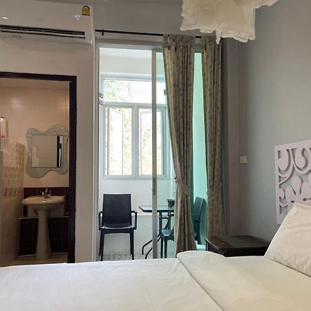 Nawaporn Place Phuket Bagian luar foto