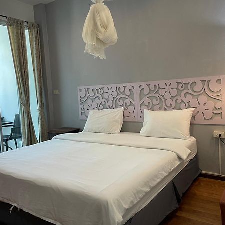 Nawaporn Place Phuket Bagian luar foto