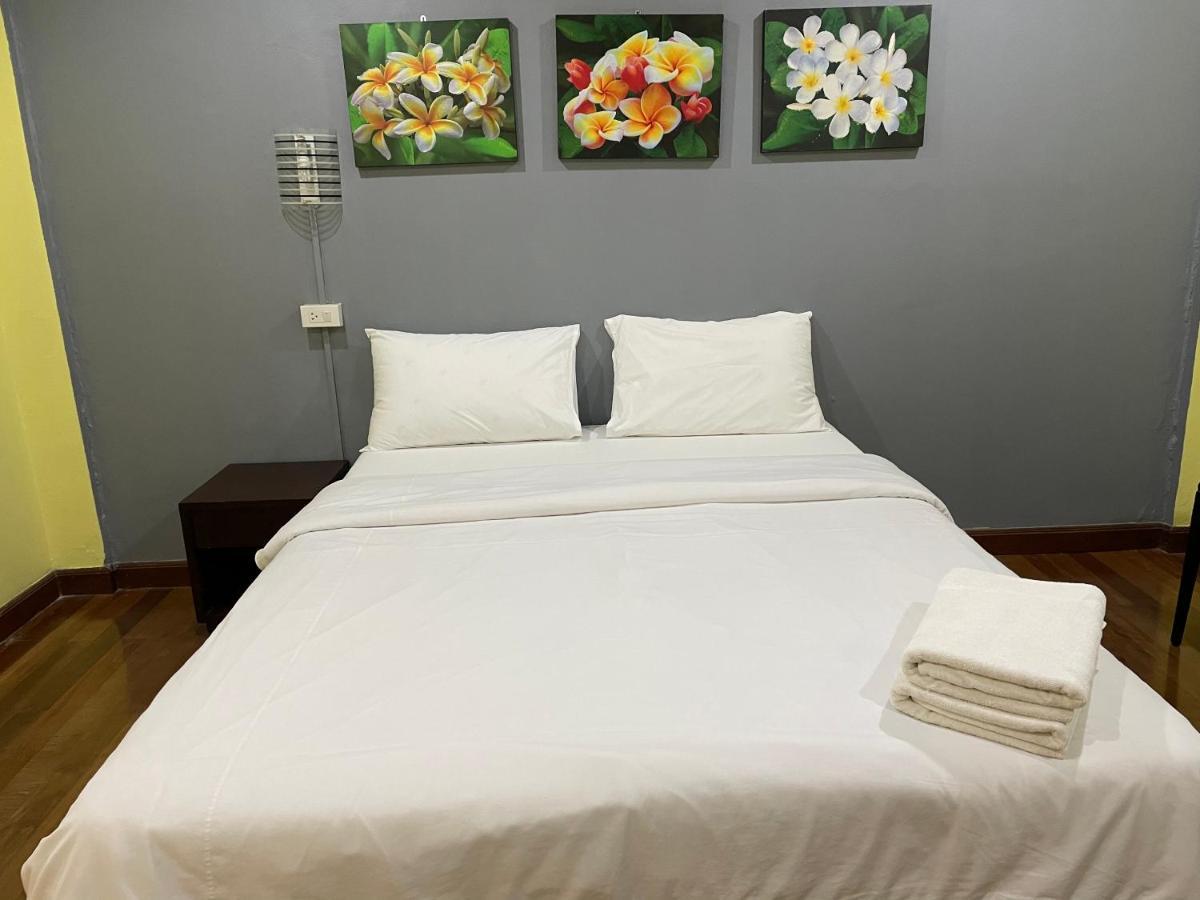 Nawaporn Place Phuket Bagian luar foto