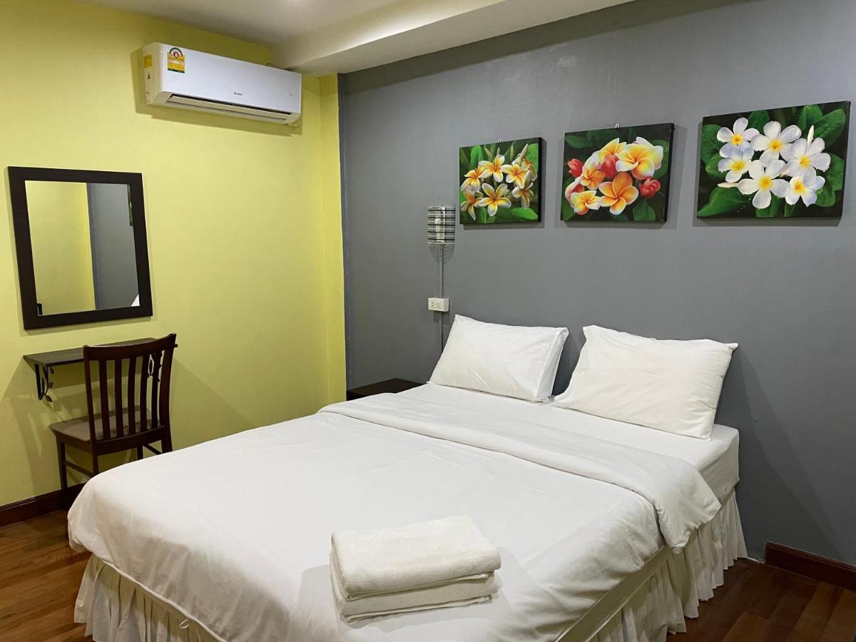 Nawaporn Place Phuket Bagian luar foto