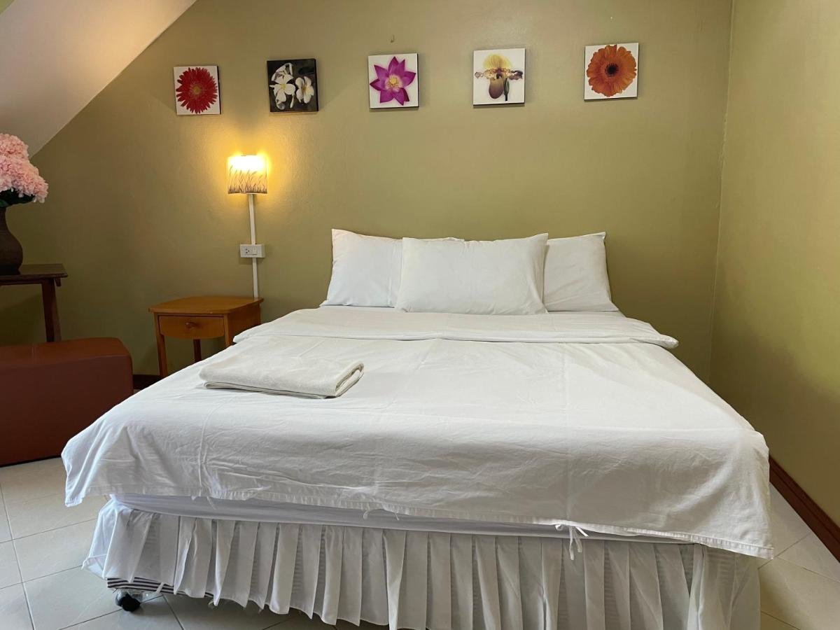 Nawaporn Place Phuket Bagian luar foto