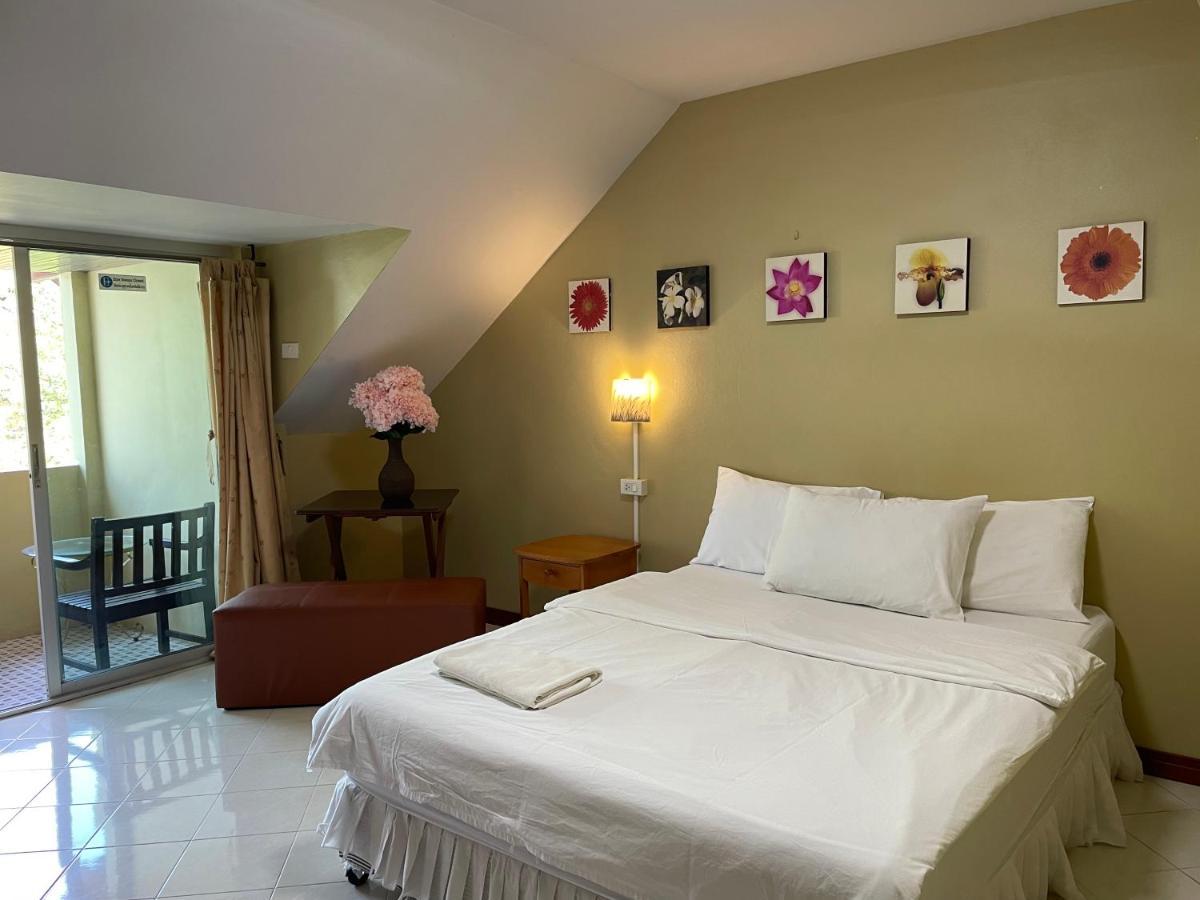 Nawaporn Place Phuket Bagian luar foto