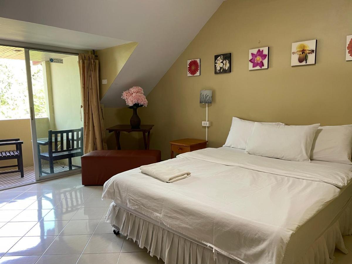 Nawaporn Place Phuket Bagian luar foto