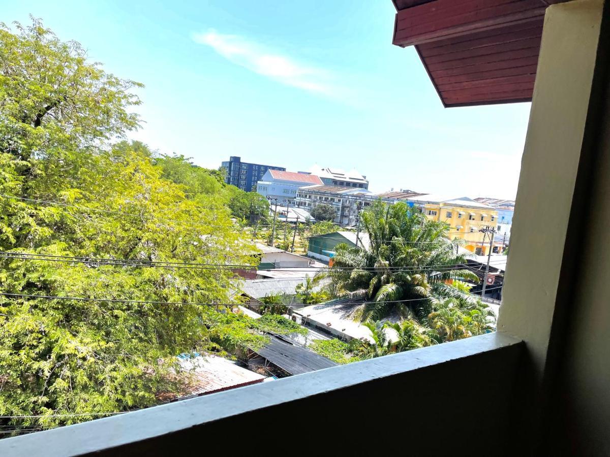 Nawaporn Place Phuket Bagian luar foto