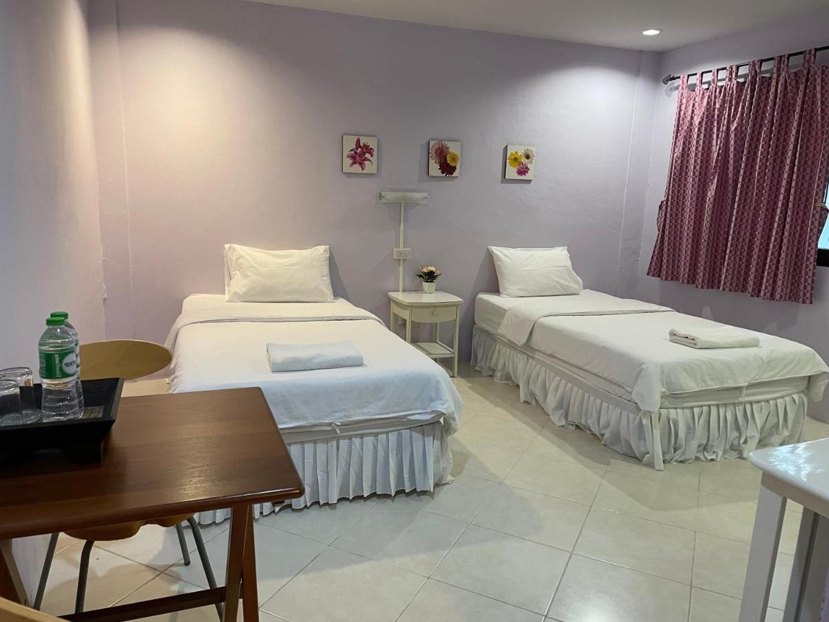 Nawaporn Place Phuket Bagian luar foto