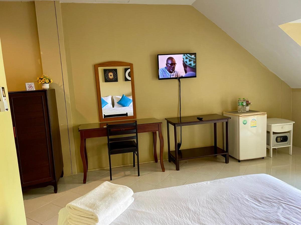 Nawaporn Place Phuket Bagian luar foto