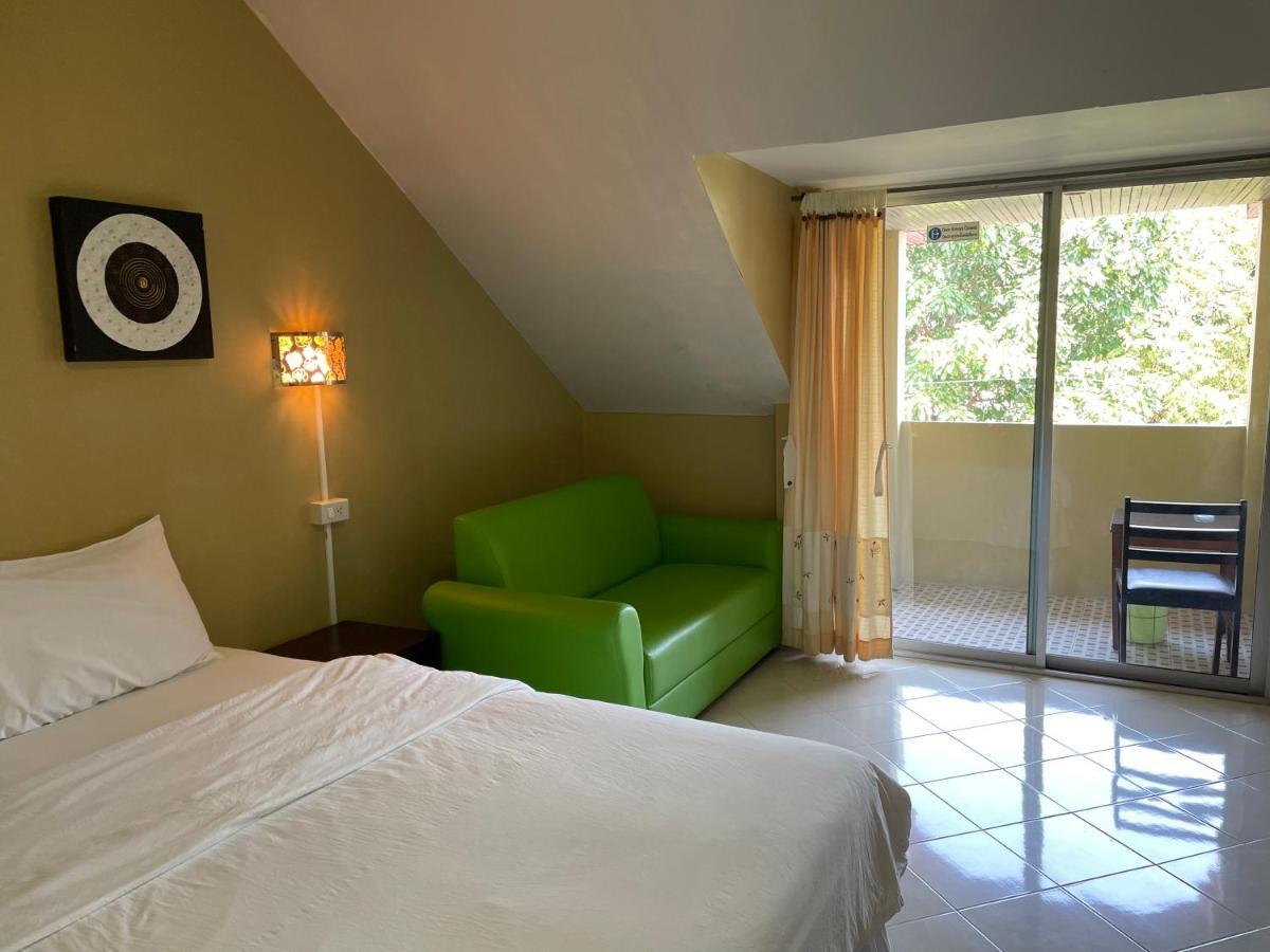 Nawaporn Place Phuket Bagian luar foto