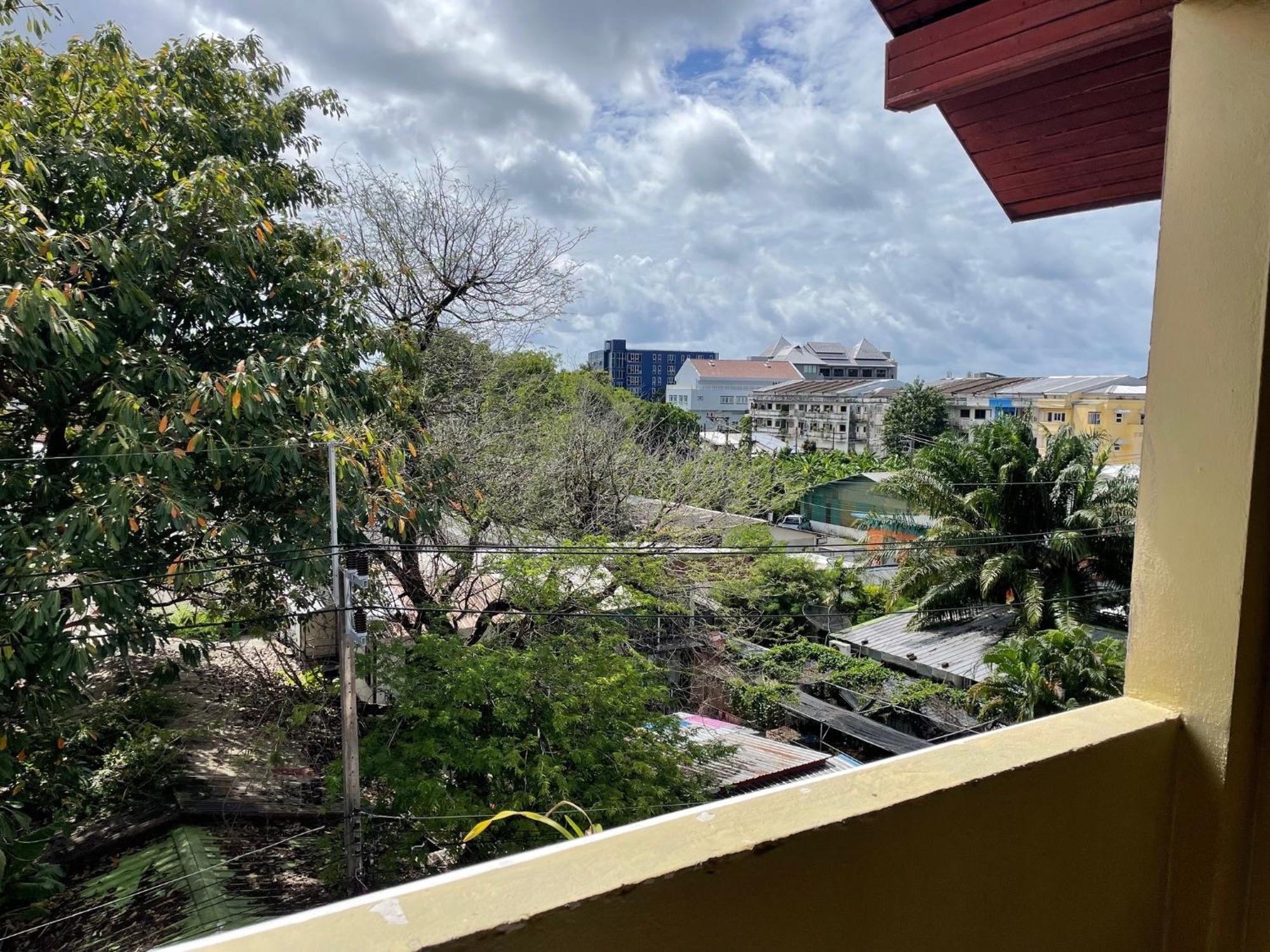 Nawaporn Place Phuket Bagian luar foto