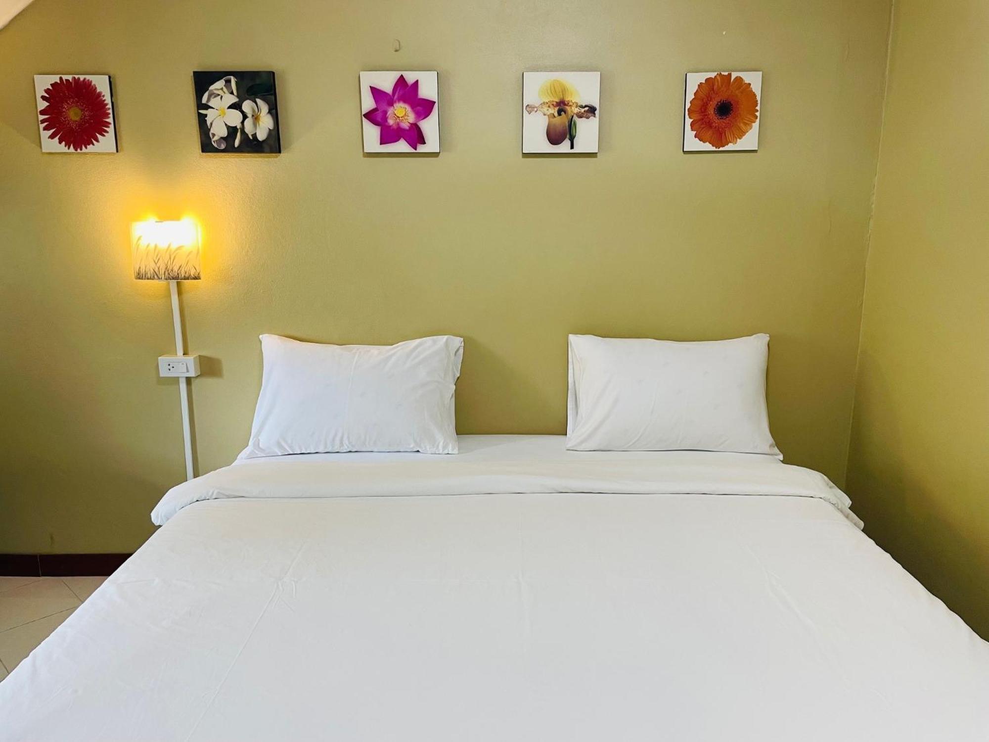 Nawaporn Place Phuket Bagian luar foto