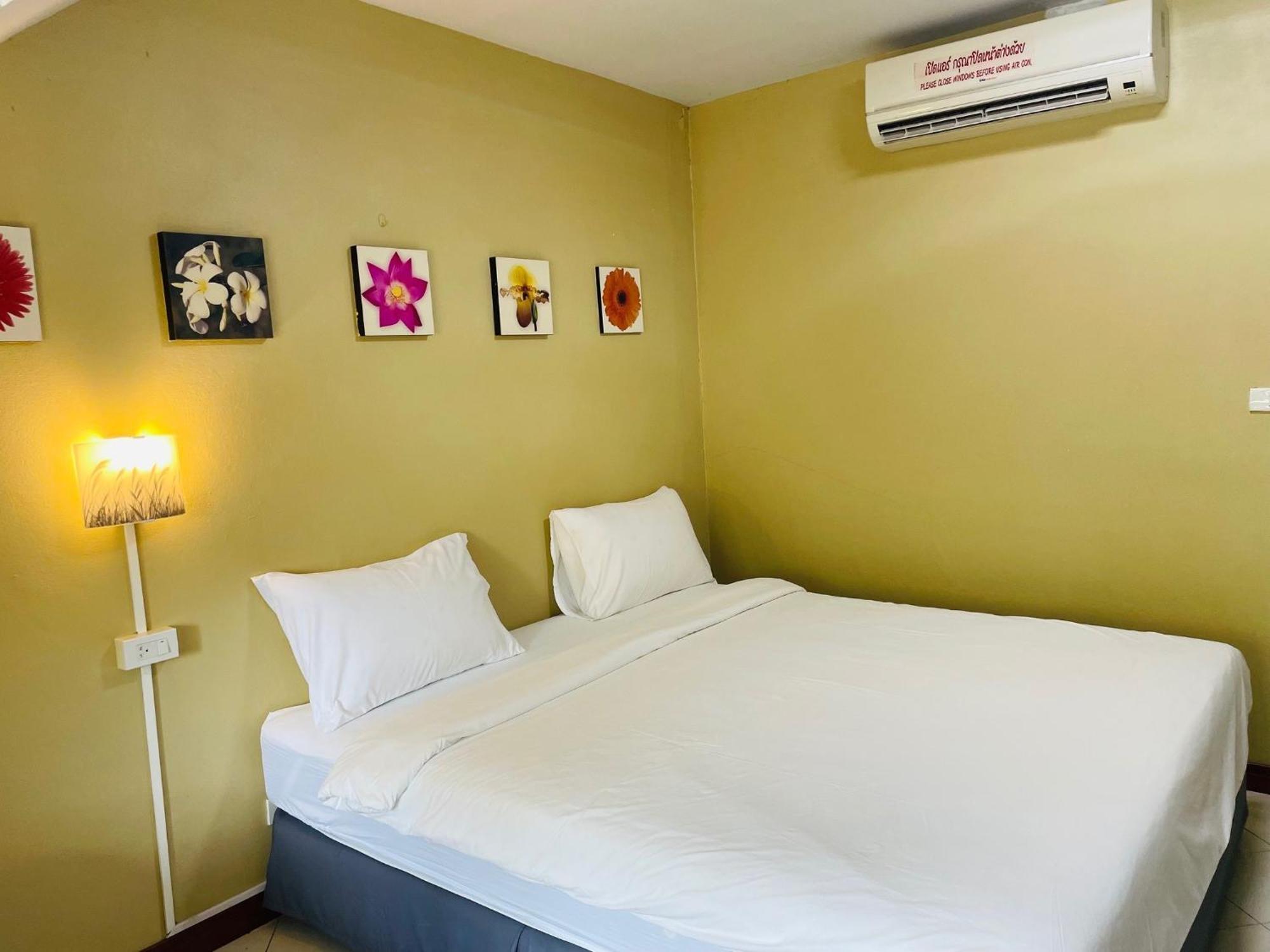 Nawaporn Place Phuket Bagian luar foto