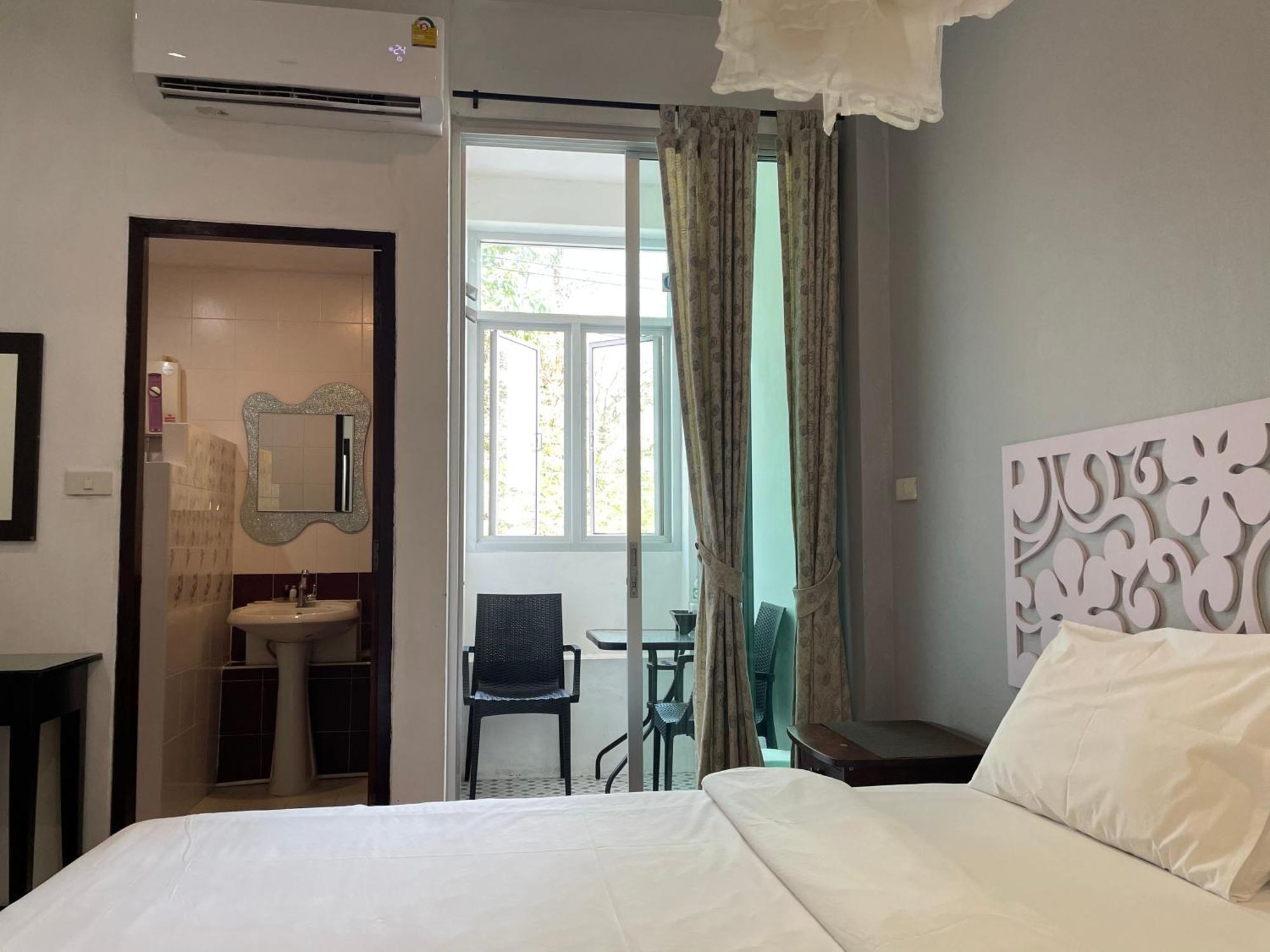 Nawaporn Place Phuket Bagian luar foto