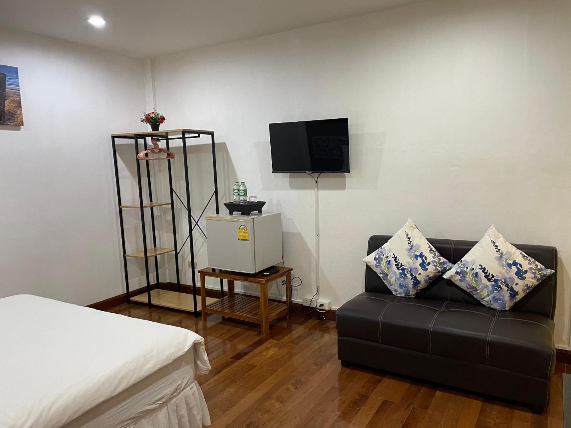 Nawaporn Place Phuket Bagian luar foto