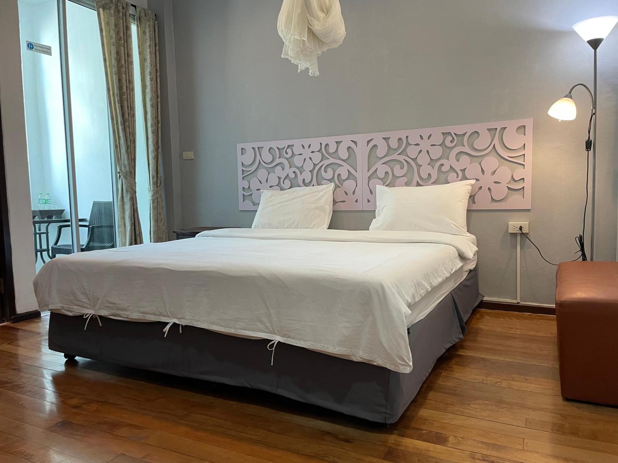 Nawaporn Place Phuket Bagian luar foto