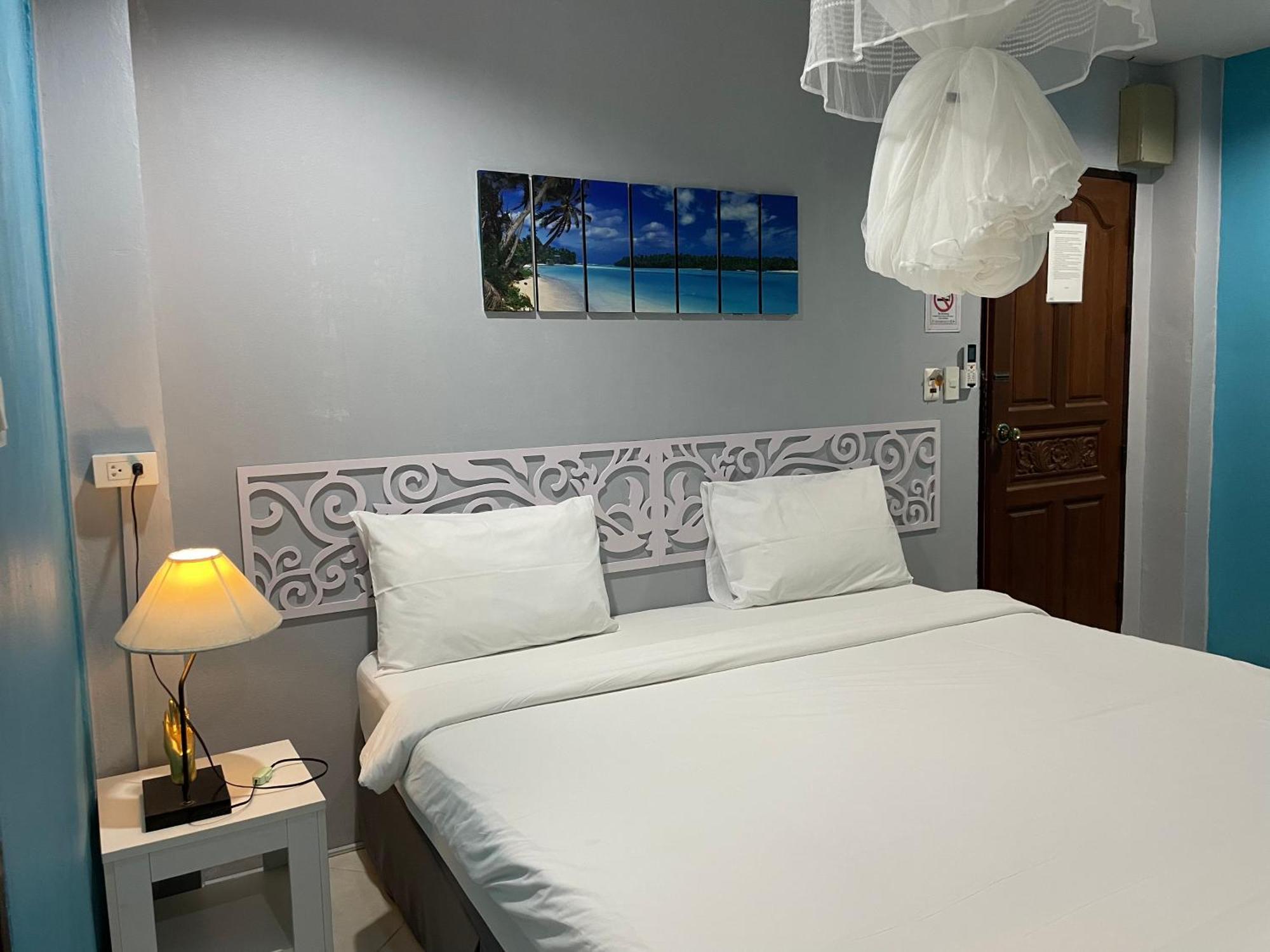 Nawaporn Place Phuket Bagian luar foto