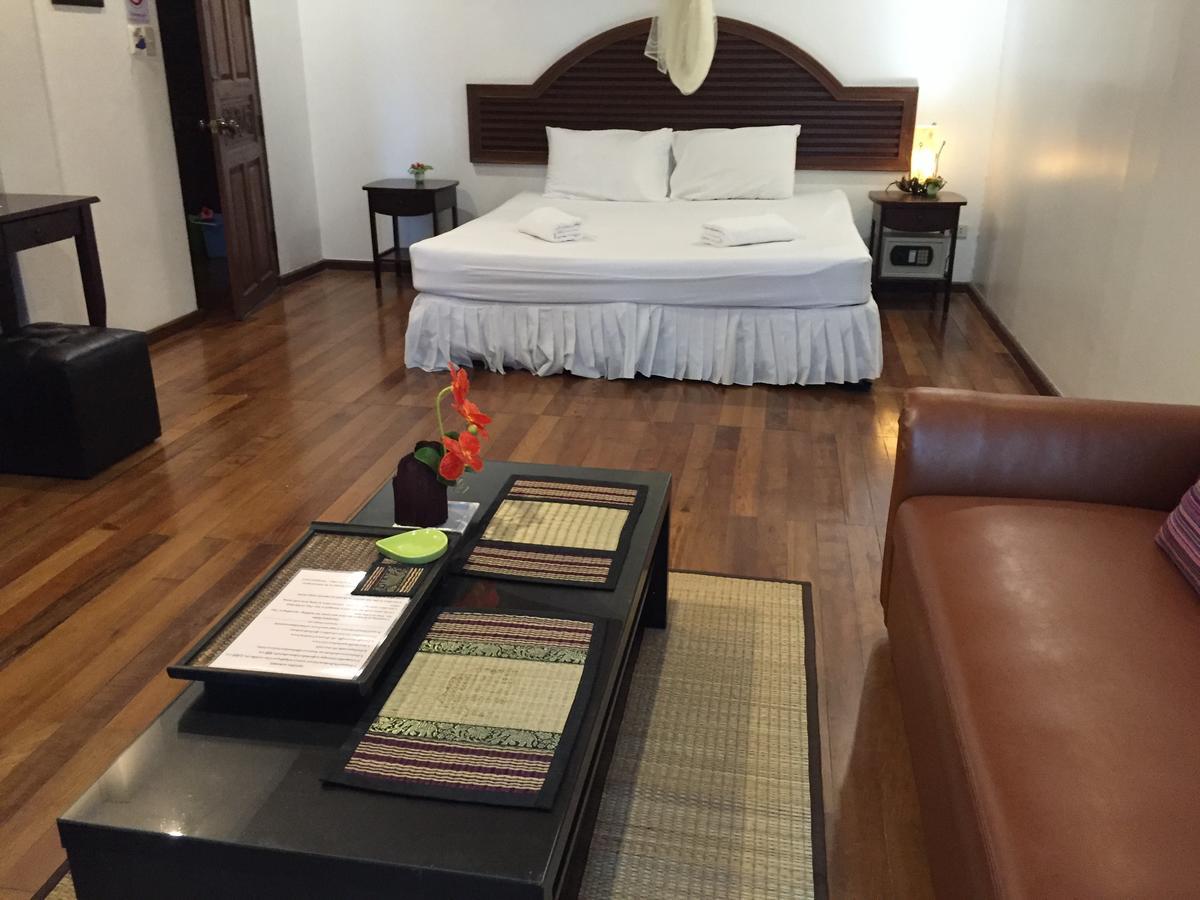 Nawaporn Place Phuket Bagian luar foto